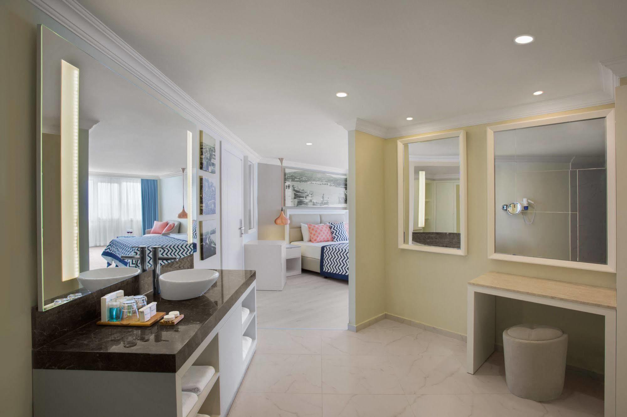 Paloma Marina Suites - Adult Only Kusadası Eksteriør billede